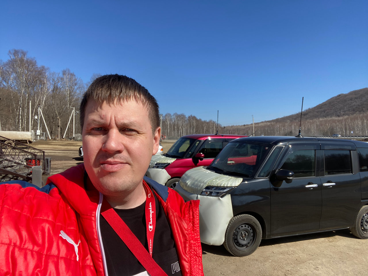 Дмитрий с автомобилями во время перегона